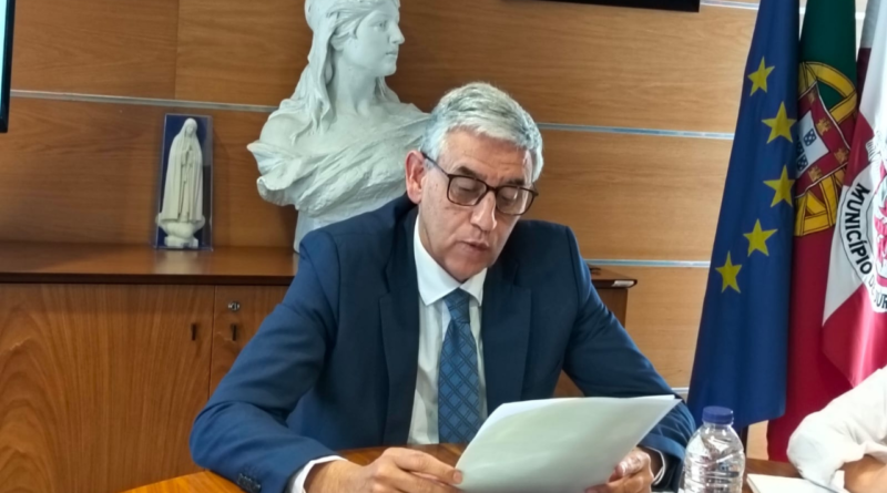 Presidente da Câmara de Ourém defende rigor das autarquias e critica lentidão nos apoios Presidente da Câmara de Ourém defende rigor das autarquias e critica lentidão nos apoios