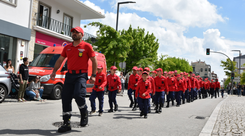 Bombeiros de Ourém cumprem tradição com homenagens e distinções
